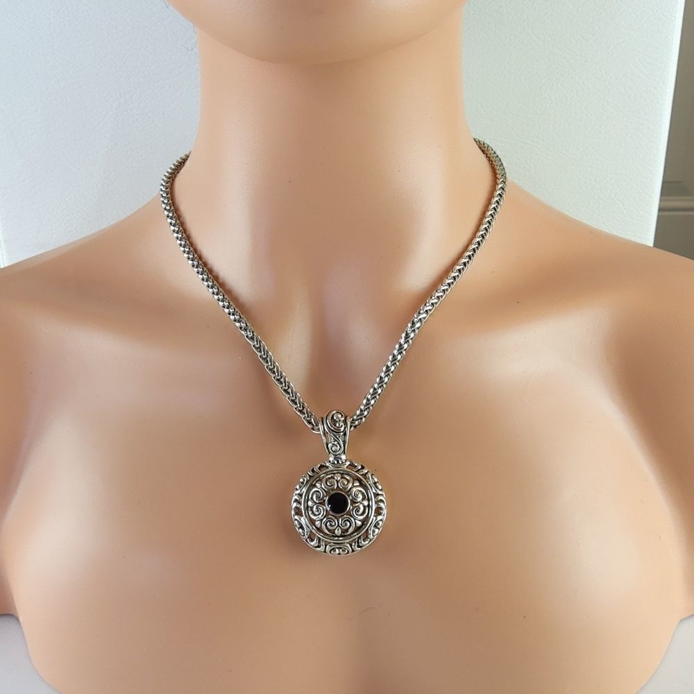 Fashion jewelry faux silver rope necklace with faux silver and faux onyx pendant